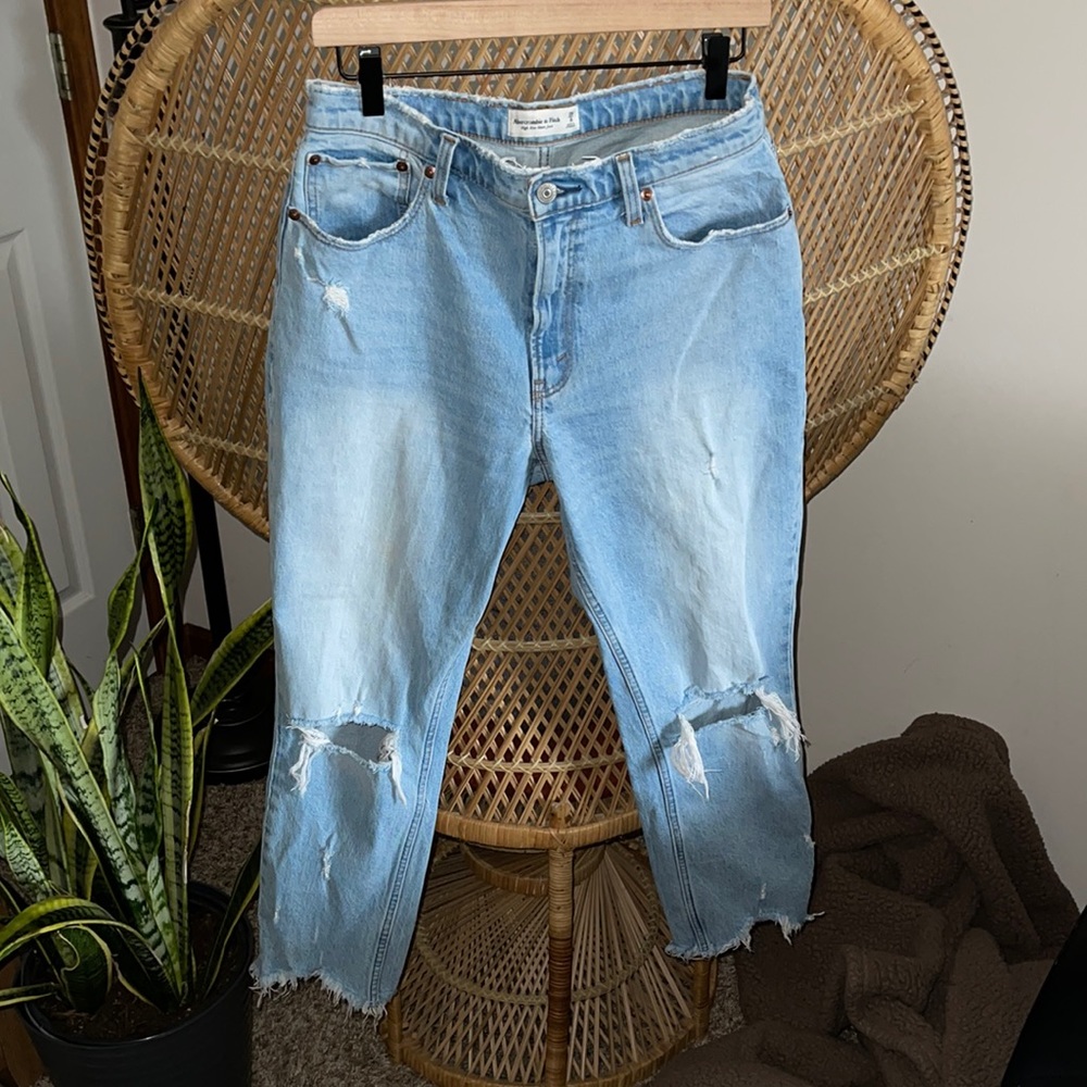 Abercrombie & Fitch High Rise Mom Jeans
